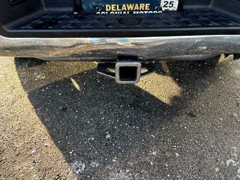 Used 2017 Nissan Titan SV image 8