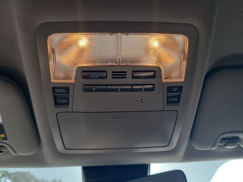 Used 2019 Toyota Highlander Limited image 28