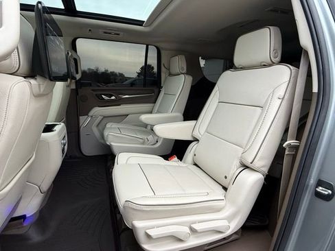 Used 2024 GMC Yukon XL Denali w/ Advanced Technology Package image 30