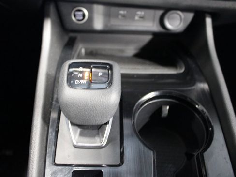 Used 2023 Nissan Rogue SV image 30