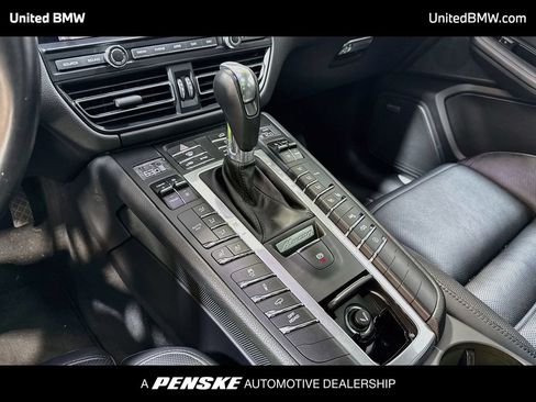Used 2020 Porsche Macan Turbo AWD/4WD image 18