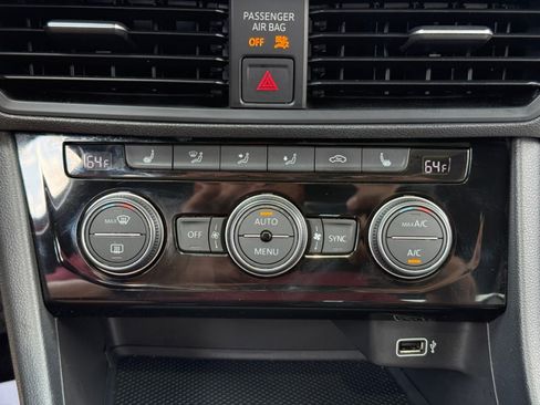 Used 2019 Volkswagen Jetta R-Line FWD image 16