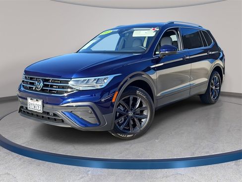 Used 2022 Volkswagen Tiguan SE image 1