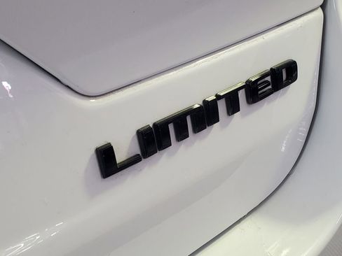 Used 2024 Jeep Grand Cherokee Limited w/ Black Appearance Package AWD/4WD image 7