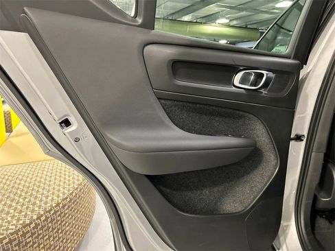 Certified 2023 Volvo XC40 B5 Plus w/ Protection Package image 21