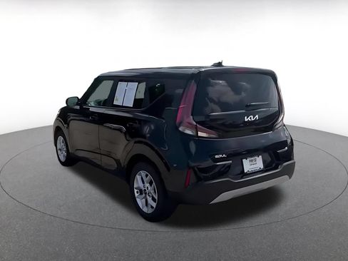 Used 2025 Kia Soul LX w/ LX Technology Package FWD image 9