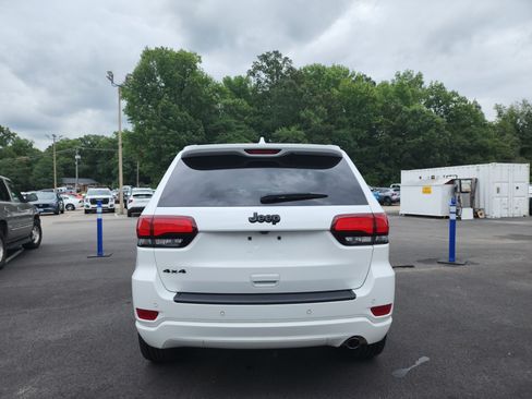 Used 2022 Jeep Grand Cherokee Laredo X AWD/4WD image 4