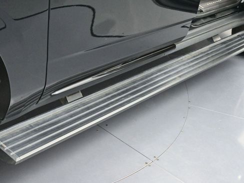 Used 2025 Cadillac Escalade ESV Sport Platinum image 9