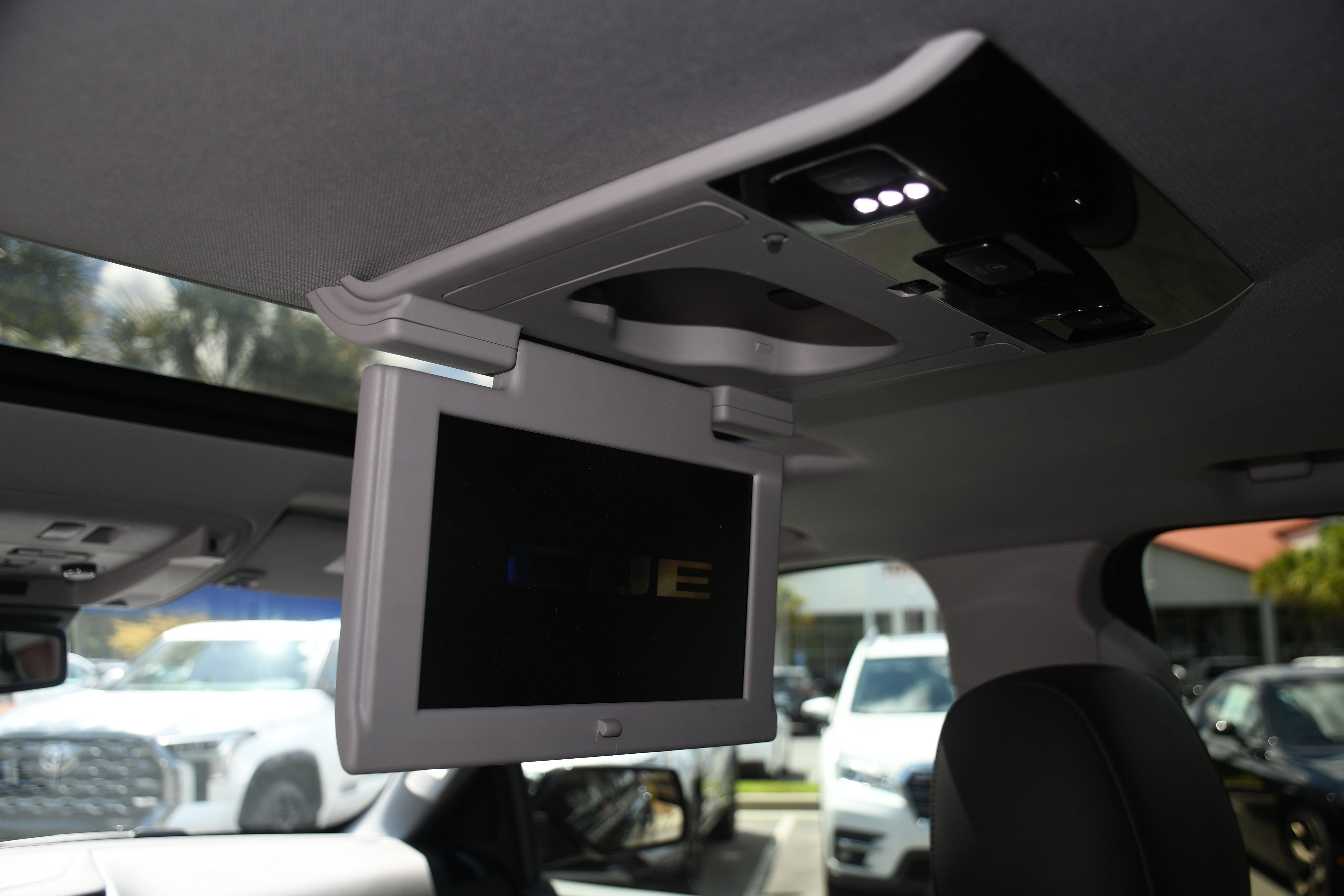 Used 2015 Cadillac Escalade Premium RWD image 19