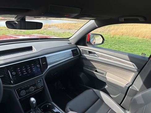 Used 2022 Volkswagen Atlas Cross Sport SE FWD image 45