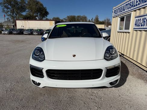 Used 2017 Porsche Cayenne Platinum Edition image 2
