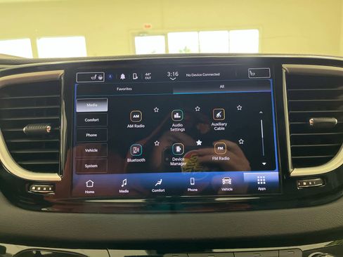 Used 2024 Chrysler Pacifica Touring-L FWD image 38