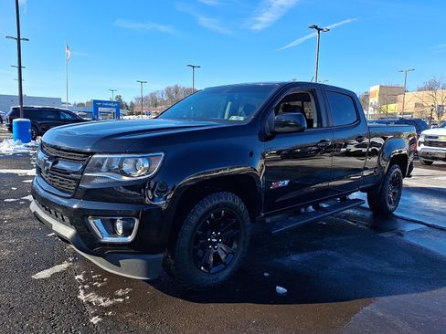 Used 2020 Chevrolet Colorado Z71 w/ Z71 Midnight Edition image 3