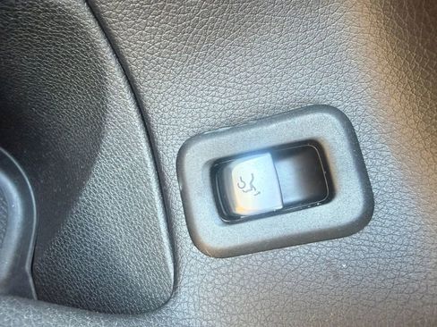 Used 2016 Mercedes-Benz C 300 4MATIC Sedan image 11