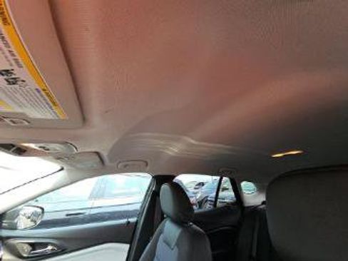 Used 2025 Chevrolet Trax LT w/ LT Convenience Package FWD image 14