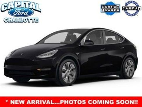 Used 2023 Tesla Model Y Long Range AWD/4WD image 2