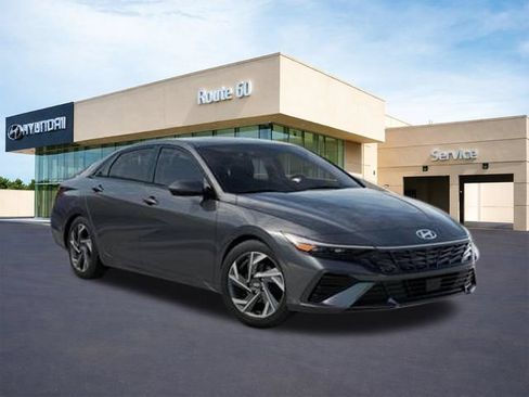 Used 2025 Hyundai Elantra SEL FWD image 2