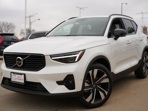New 2025 Volvo XC40 B5 Plus w/ Protection Package Premier image 2