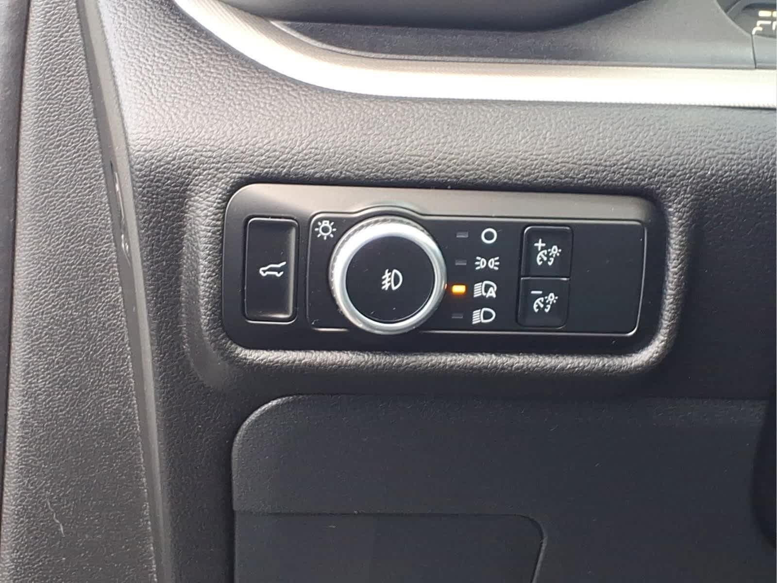 Used 2024 Ford Explorer XLT w/ Equipment Group 202A AWD/4WD image 13