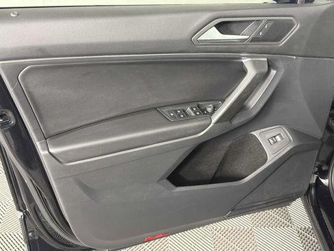 Used 2021 Volkswagen Tiguan SEL AWD/4WD image 14