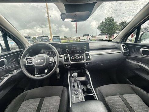 Used 2023 Kia Sorento LX FWD image 19