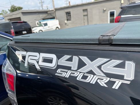 Used 2020 Toyota Tacoma TRD Sport w/ TRD Premium Sport Package AWD/4WD image 5