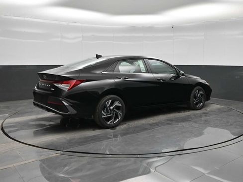 New 2026 Hyundai Elantra Limited FWD image 8