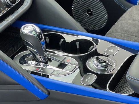 Used 2025 Bentley Bentayga image 34