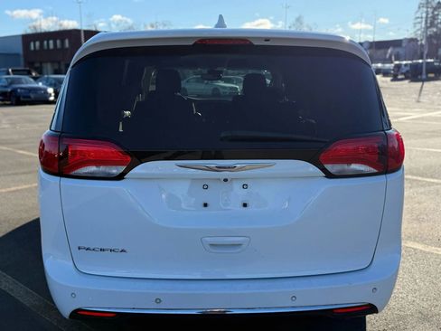 Used 2019 Chrysler Pacifica Touring Plus w/ Advanced Safetytec Group image 4