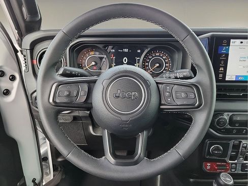 Used 2025 Jeep Wrangler Unlimited Rubicon image 19