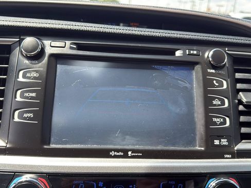 Used 2015 Toyota Highlander XLE FWD image 24