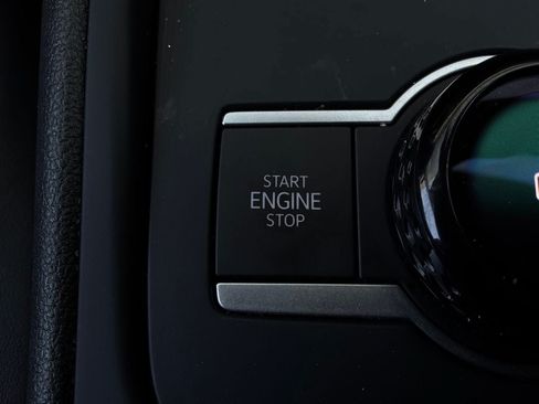 Used 2026 Volkswagen Tiguan SE FWD image 25