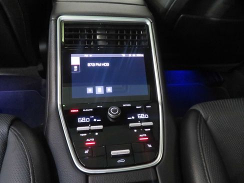 Used 2018 Porsche Panamera 4S image 55