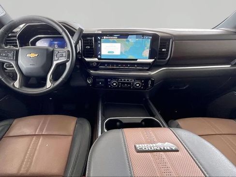 Used 2024 Chevrolet Silverado 2500 High Country w/ High Country Premium Package AWD/4WD image 7
