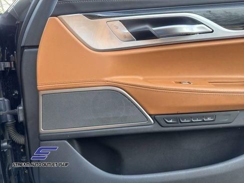 Used 2022 BMW 750i xDrive w/ Executive Package image 16