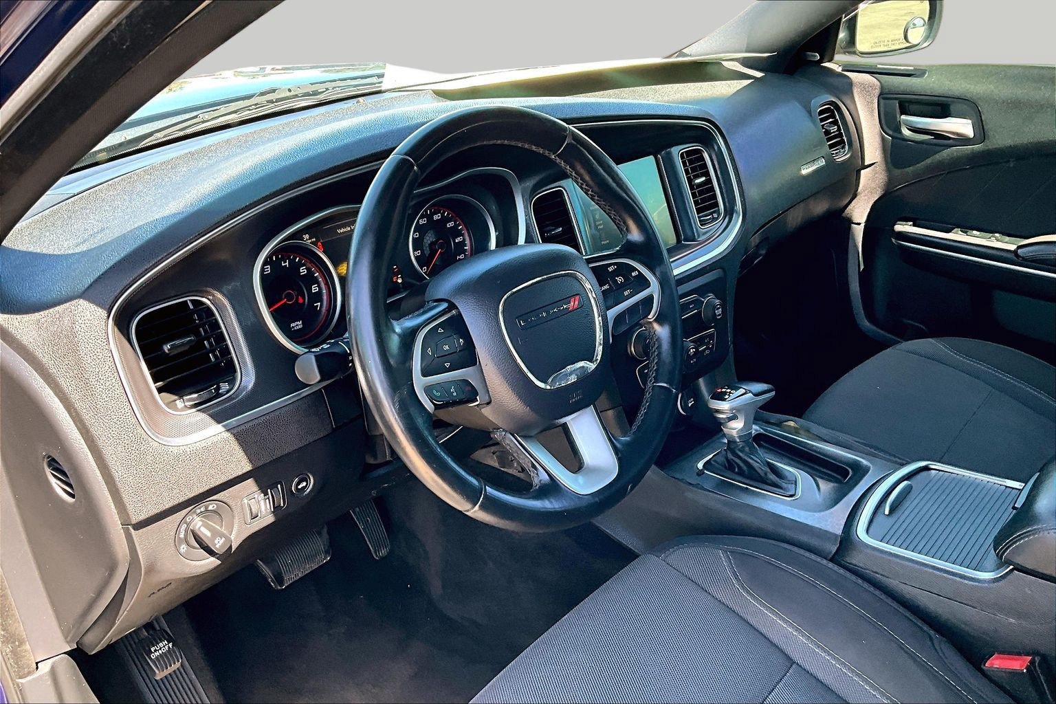 Used 2015 Dodge Charger SXT RWD image 12