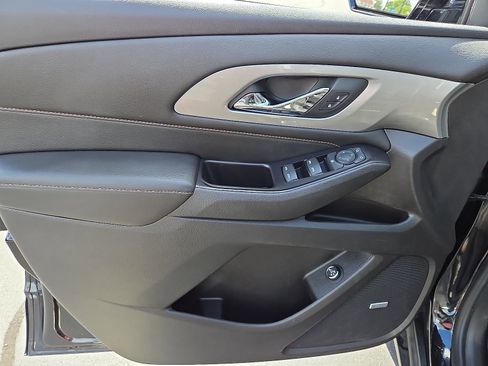 Used 2019 Chevrolet Traverse LT w/ LT Premium Package image 13