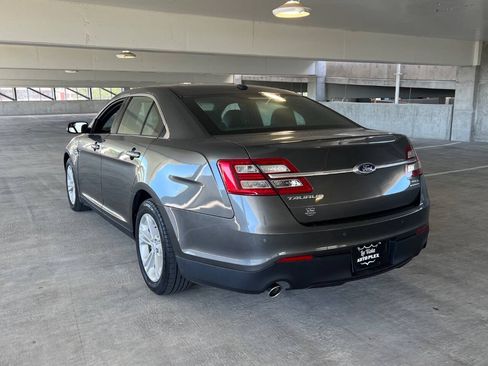 Used 2018 Ford Taurus SEL FWD image 14