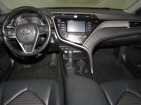 Used 2018 Toyota Camry SE FWD image 14