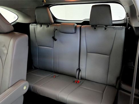 Used 2023 Toyota Highlander Limited image 22