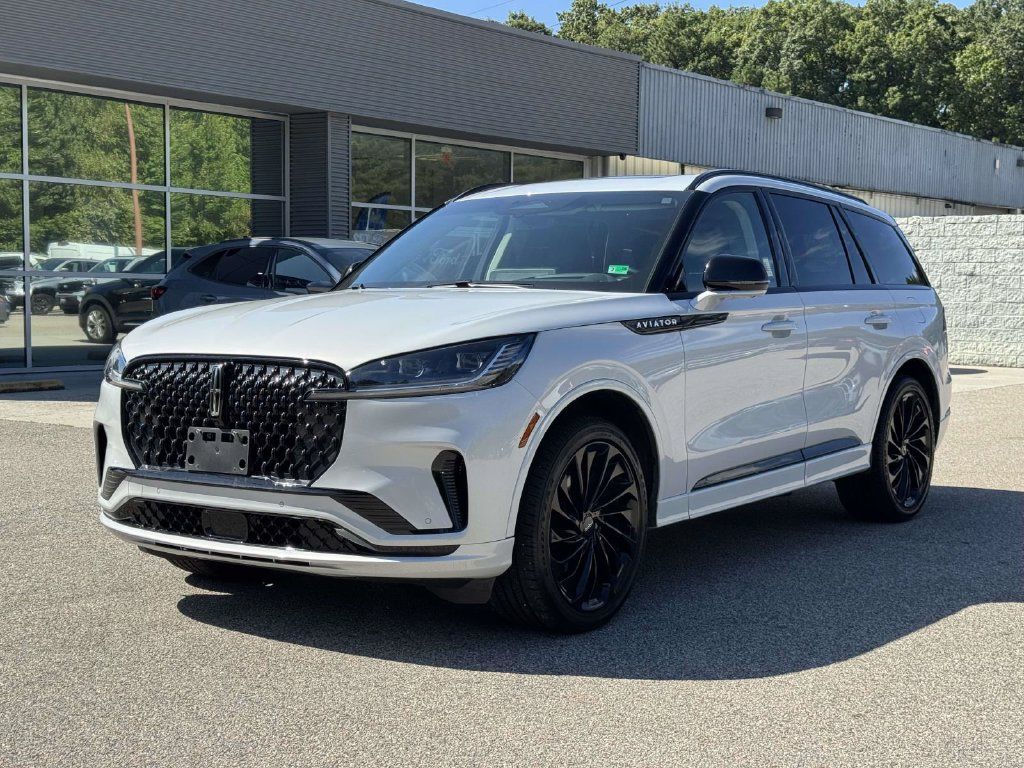 Used 2025 Lincoln Aviator Reserve w/ Luxury Package AWD/4WD image 24