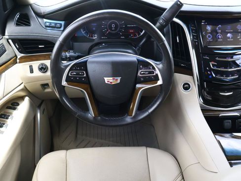 Used 2019 Cadillac Escalade Premium Luxury AWD/4WD image 16