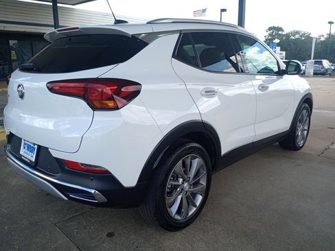 Used 2022 Buick Encore GX Essence w/ Advanced Technology Package FWD image 5