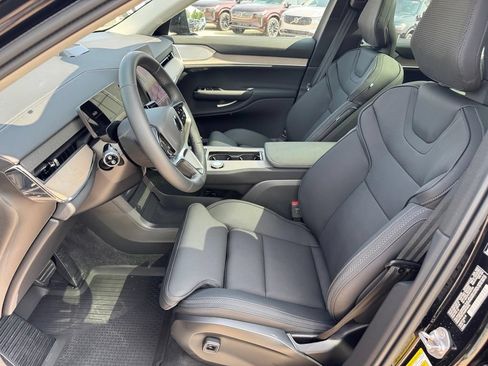 Certified 2025 Volvo EX90 Ultra AWD/4WD image 8