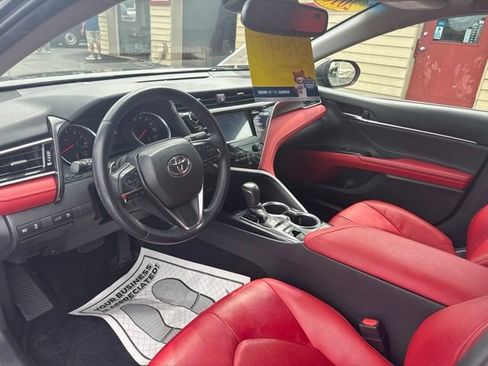 Used 2018 Toyota Camry XSE FWD image 11