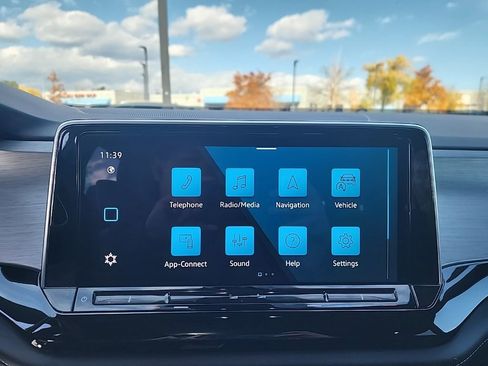 Certified 2025 Volkswagen Atlas Cross Sport SE image 15