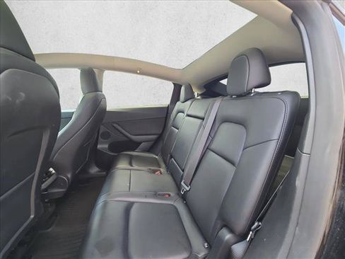 Used 2024 Tesla Model Y AWD image 17