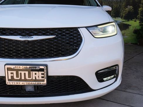 Used 2023 Chrysler Pacifica Touring-L FWD image 44