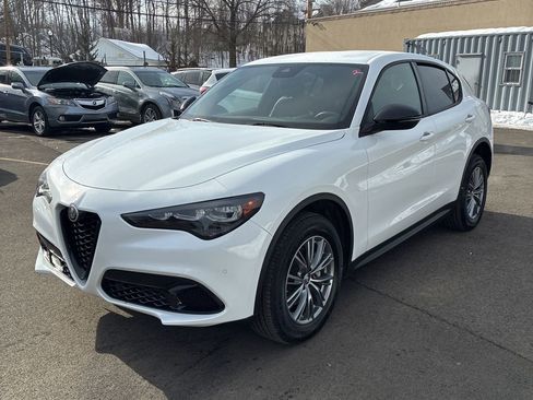 Used 2024 Alfa Romeo Stelvio Sprint image 4