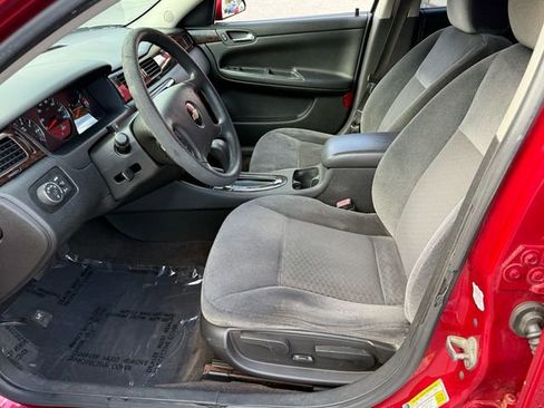 Used 2015 Chevrolet Impala LT w/ LT Sunroof Package image 4